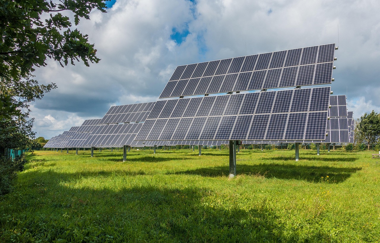 découvrez les avantages des énergies renouvelables, sources durables et respectueuses de l'environnement pour un avenir énergétique propre et durable.