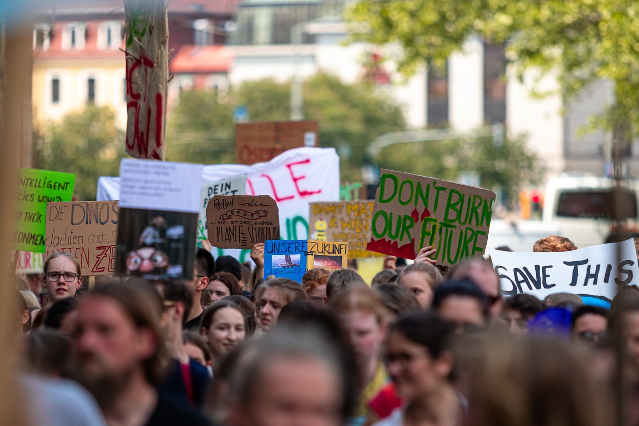 découvrez les enjeux climatiques actuels, les causes du changement climatique et les actions pour protéger notre planète.