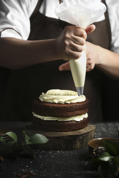 Bicarbonate et vinaigre blanc : 10 usages malins pour un ménage écologique en 2025