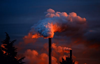 Industrie et impact environnemental : comprendre les conséquences des activités industrielles